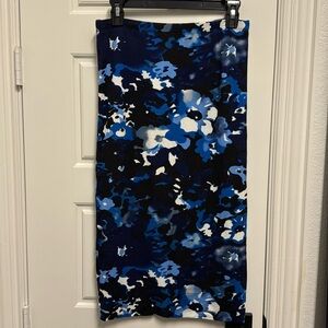 Gently used stretchy midiskirt from Leith size medium